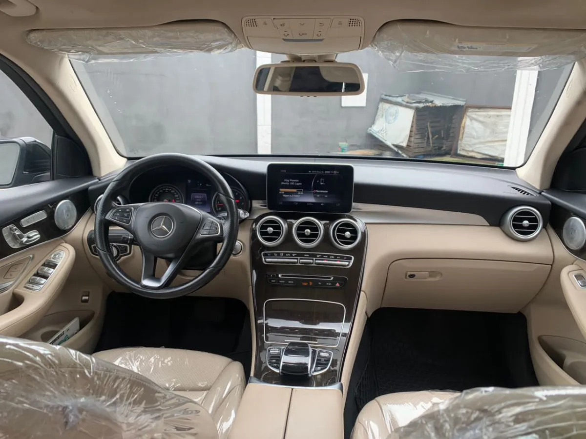 Extremely Clean Tokunbo 2016 Mercedes Benz GLC 300 - Image 4