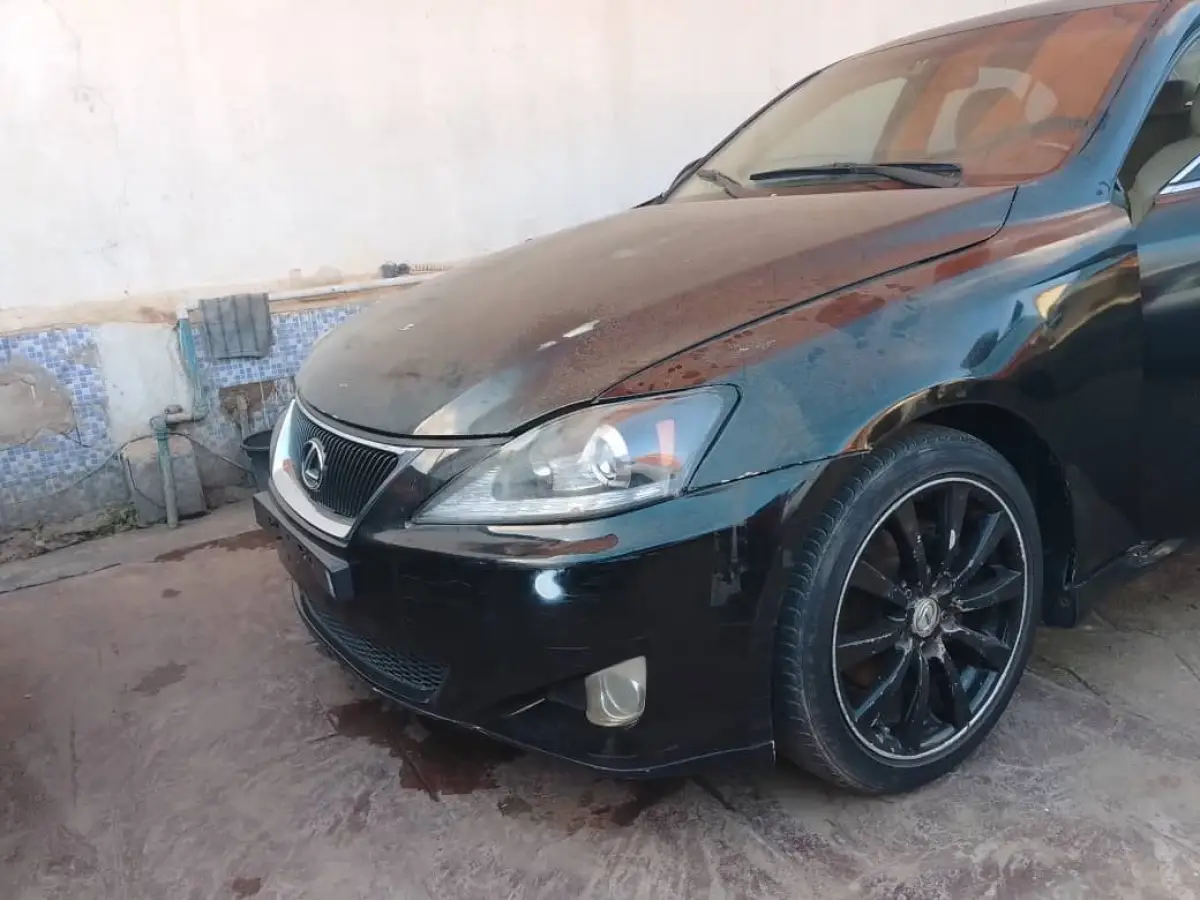 Lexus IS250 - Image 4