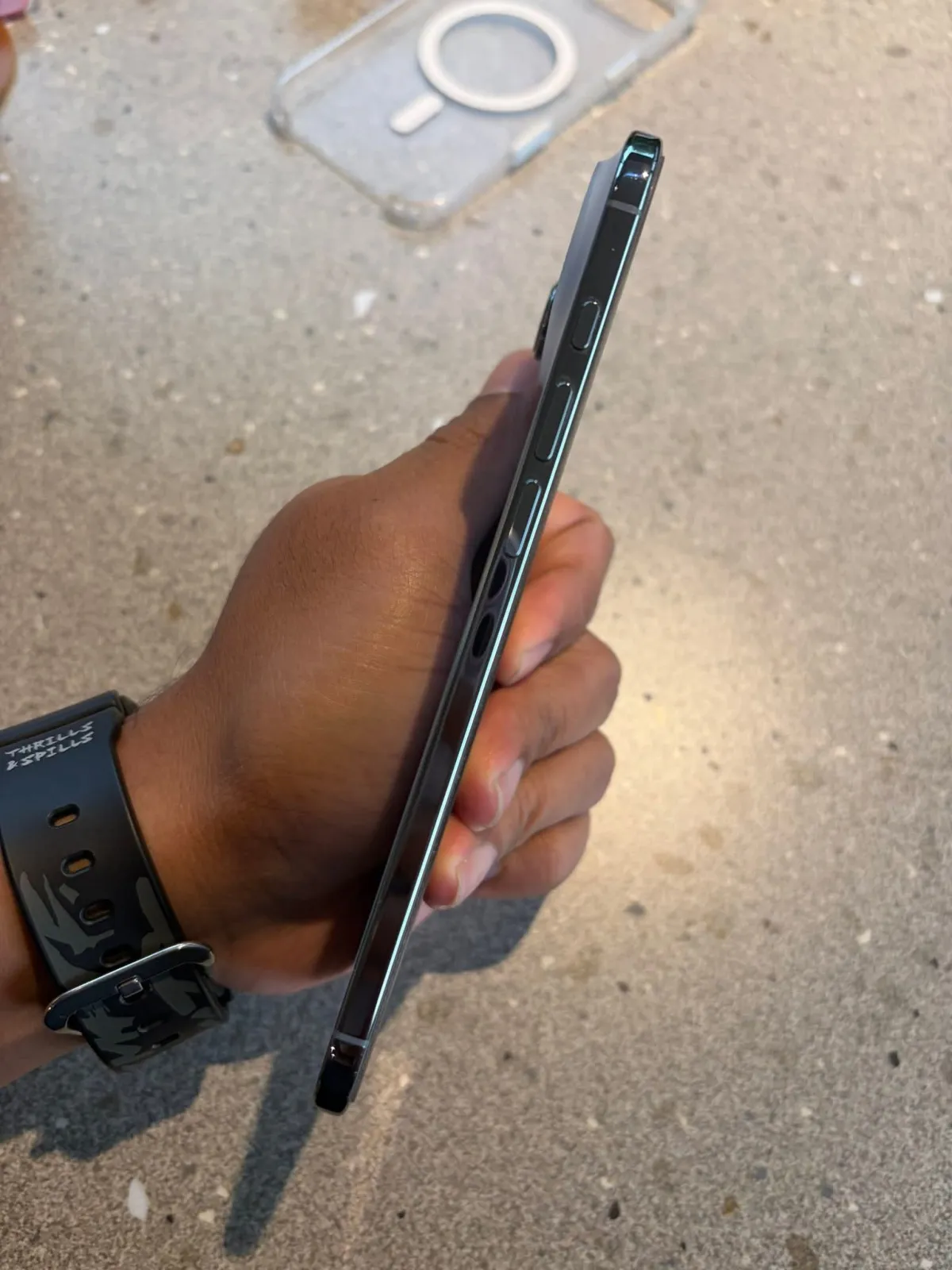 Iphone 17 Air skyblue 256gb in Benin - Image 4