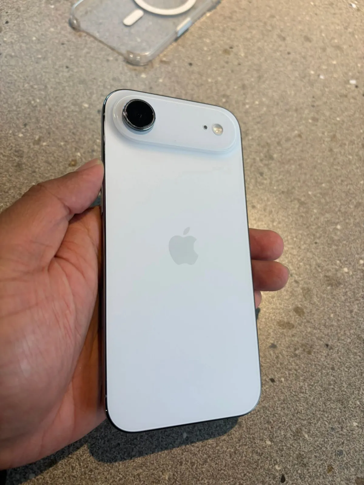 Iphone 17 Air skyblue 256gb in Benin - Image 8