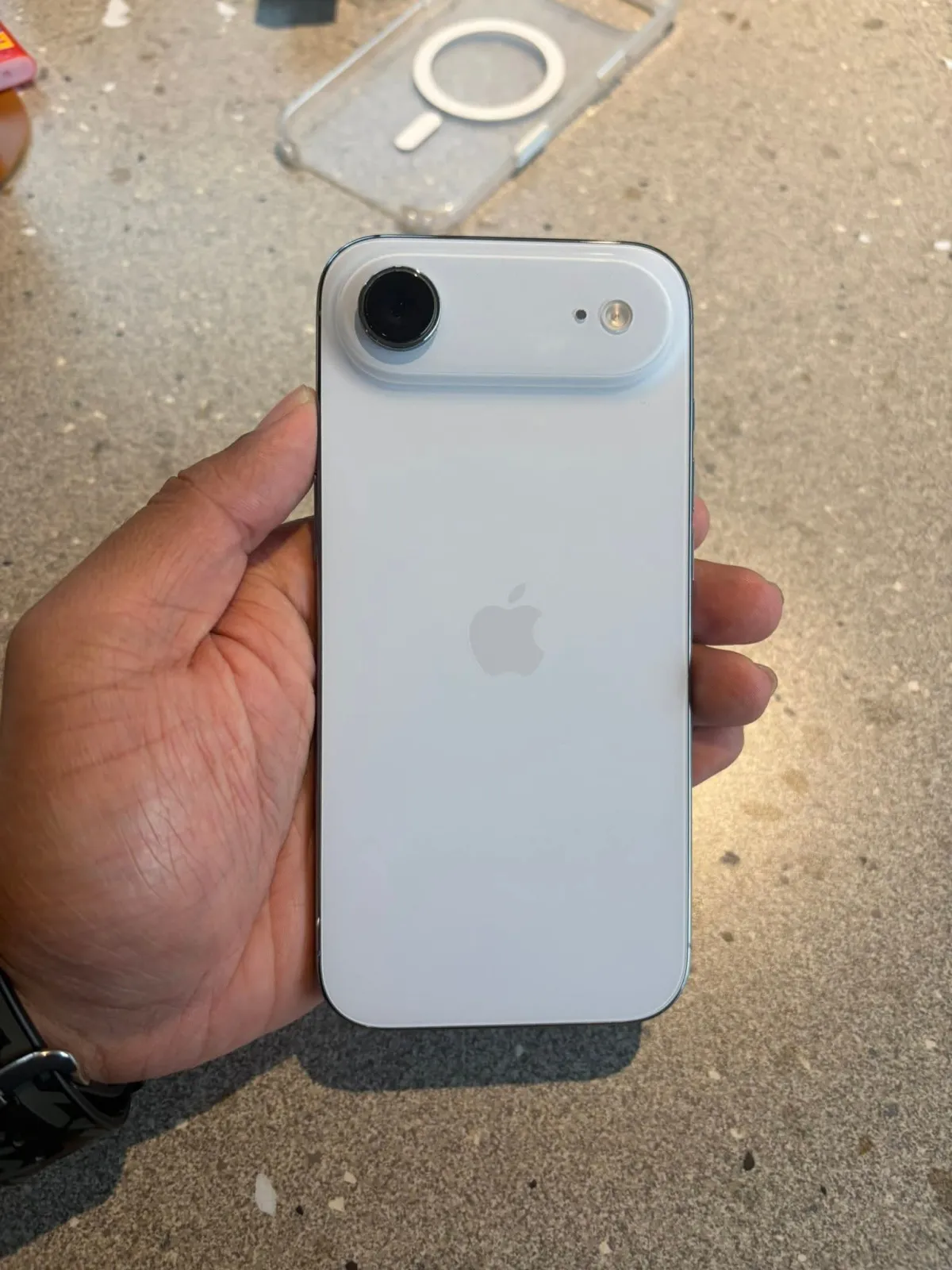 Iphone 17 Air skyblue 256gb in Benin - Image 9