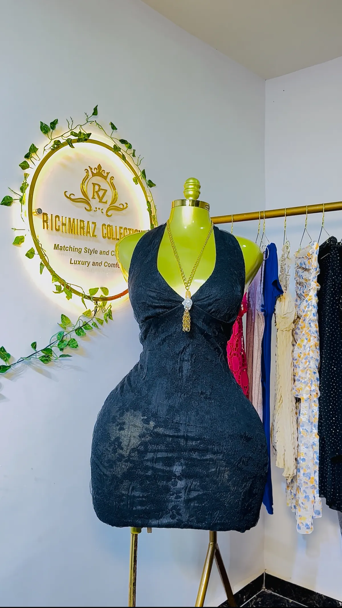 Stretchy bodycon dress available - Image 3