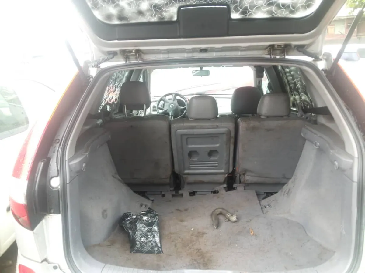 Nissan Almera Tino 2005 - Image 3