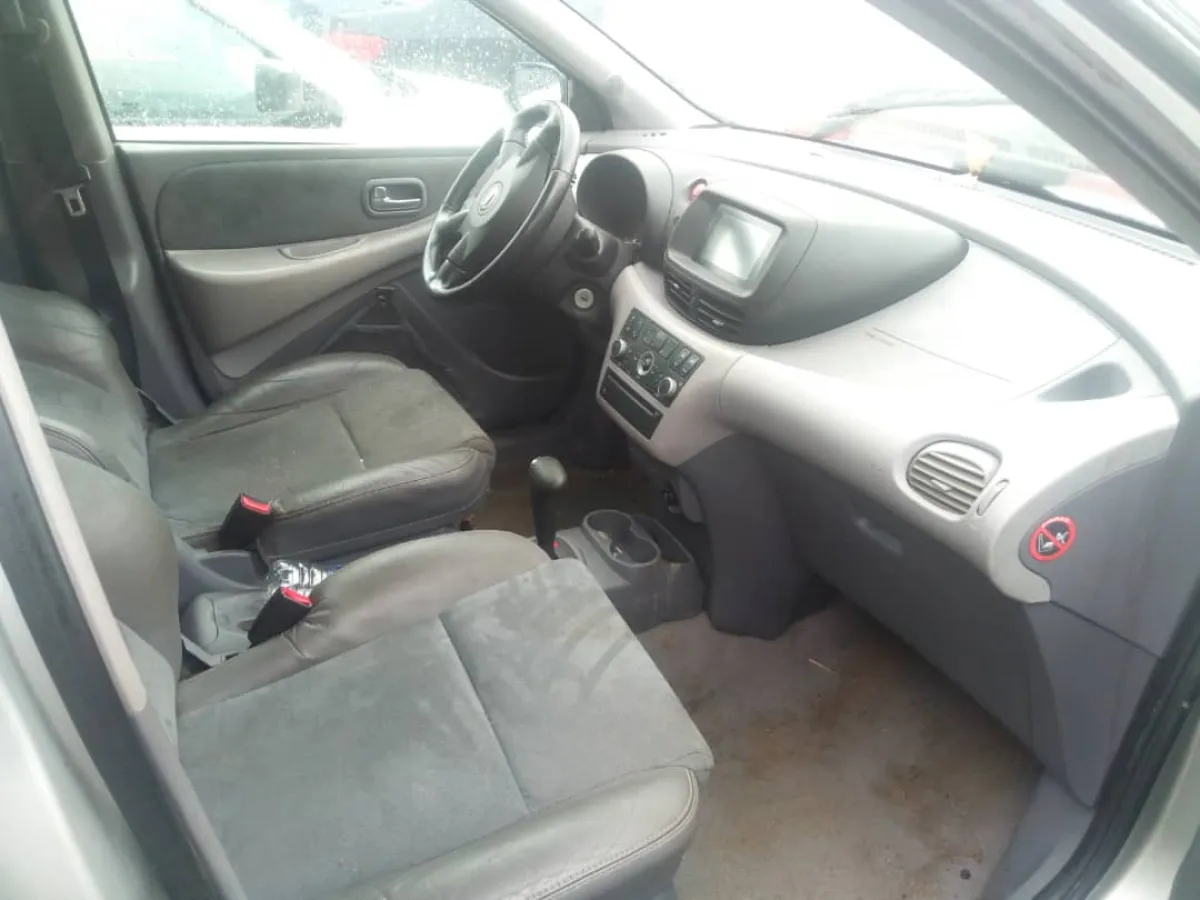 Nissan Almera Tino 2005 - Image 4