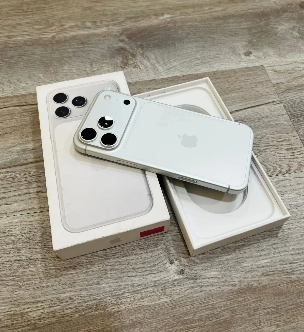 iPhone 17 Promax 256gb Silver in Benin - Image 2