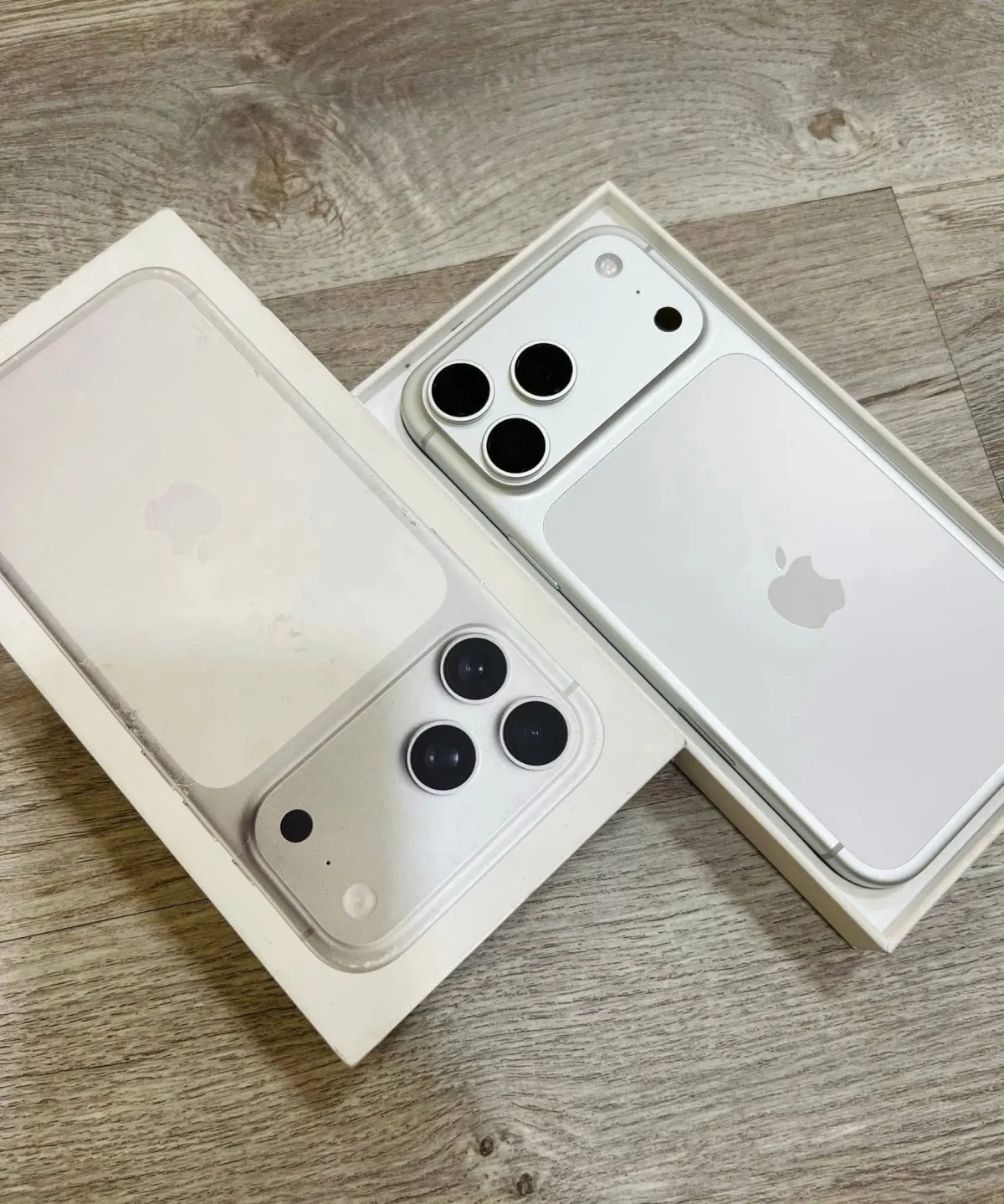 iPhone 17 Promax 256gb Silver in Benin - Image 3