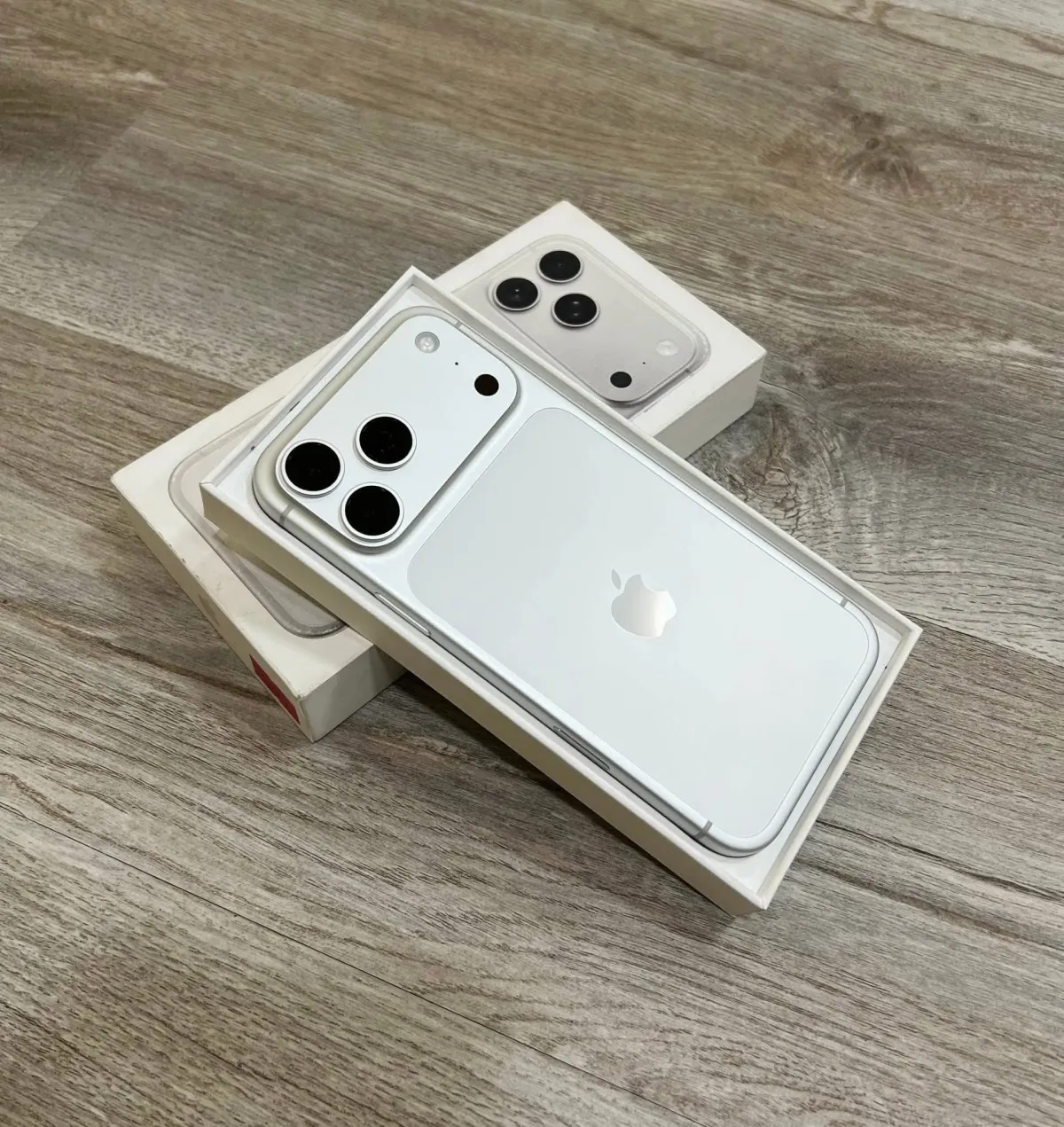 iPhone 17 Promax 256gb Silver in Benin - Image 4