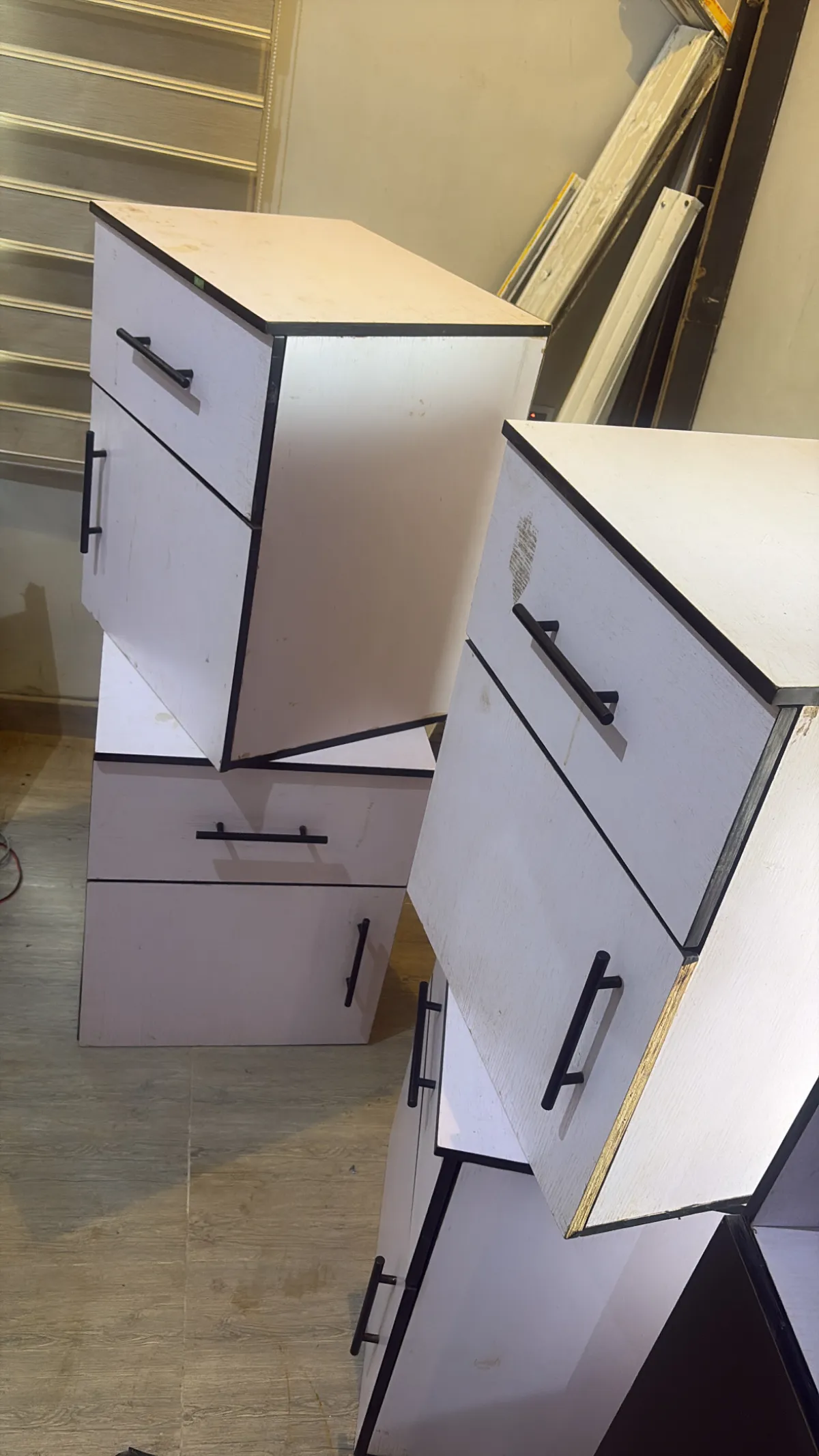 Salon Mirror For Sale, Clean And Durable, With The Wardrobe - Image 2