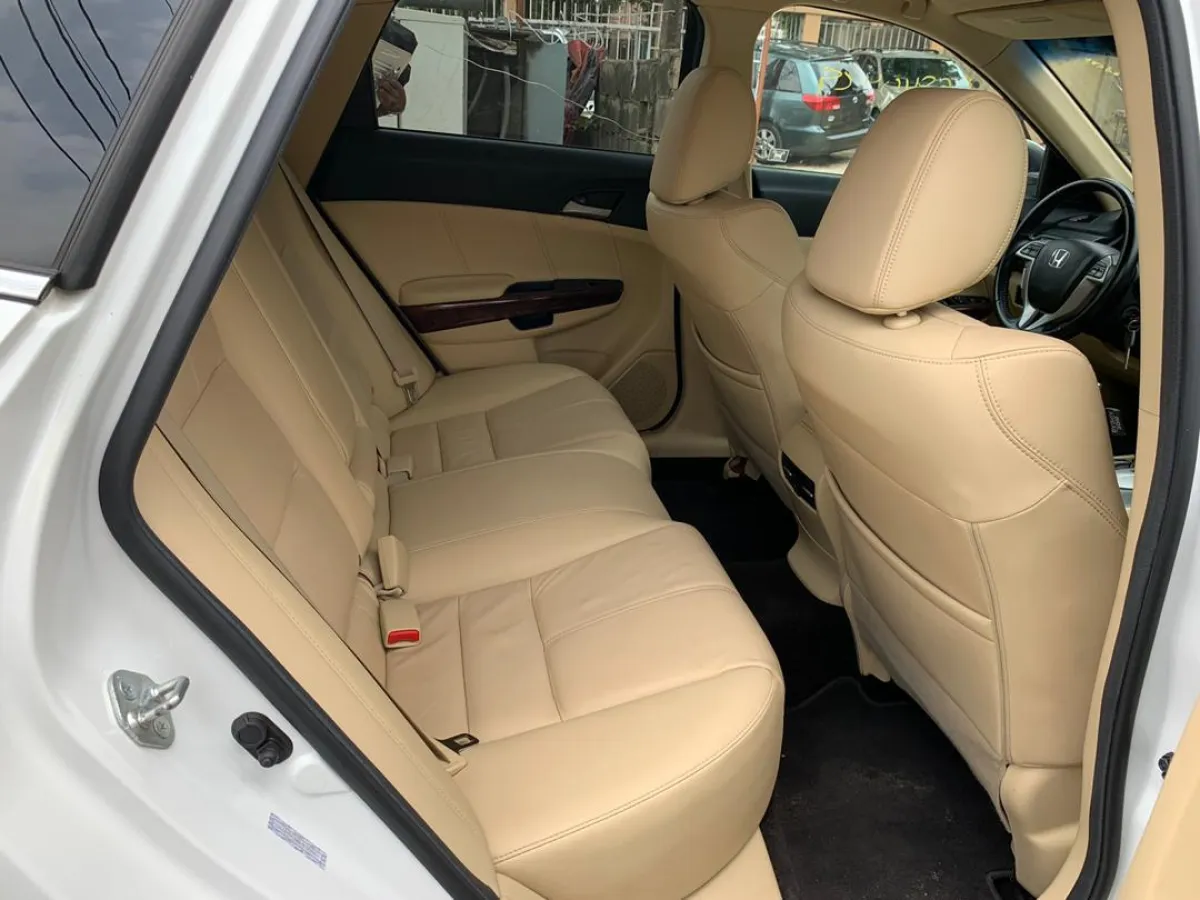 Foreign used 2010 Honda Crosstour - Image 2