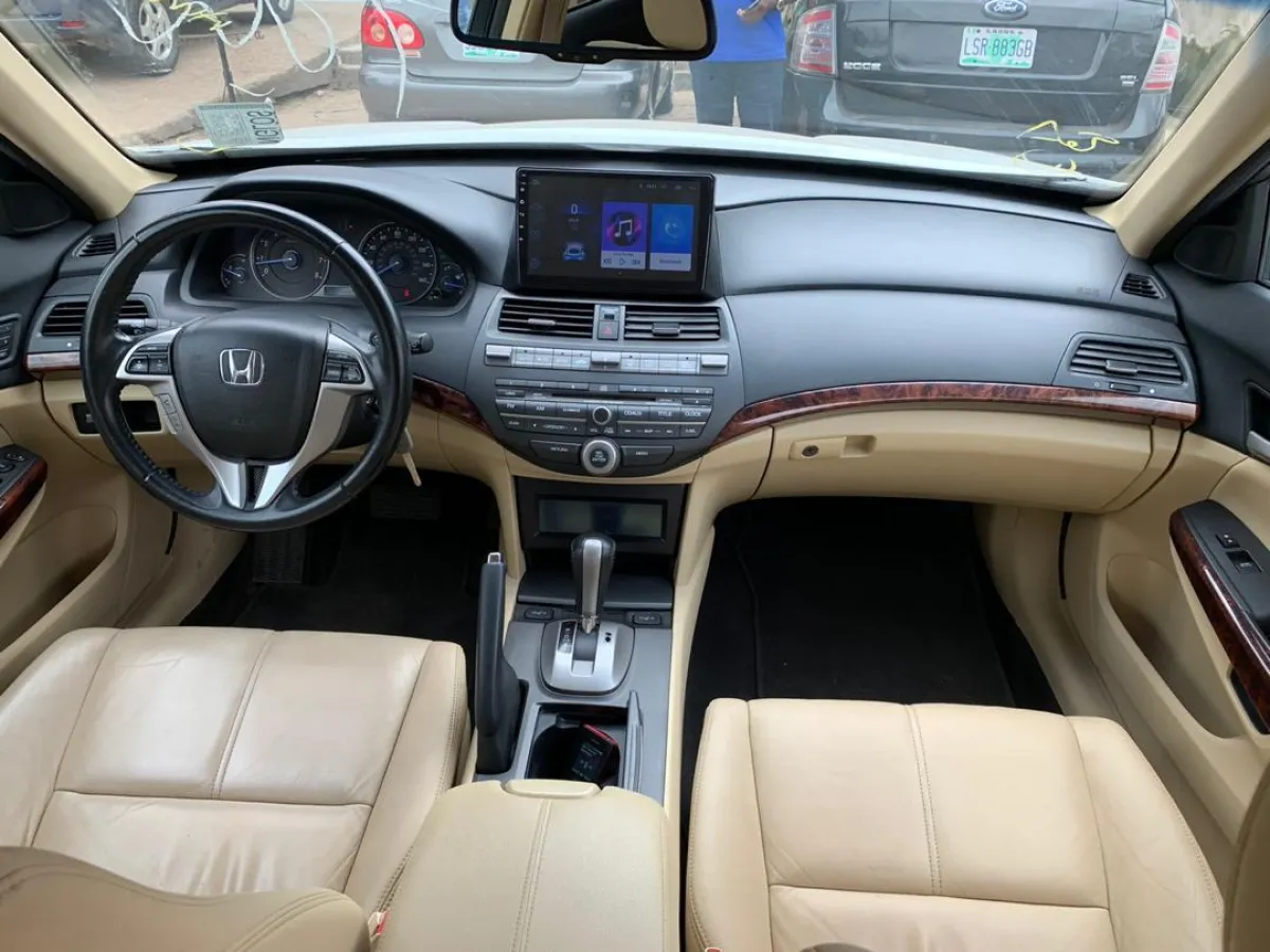 Foreign used 2010 Honda Crosstour - Image 3