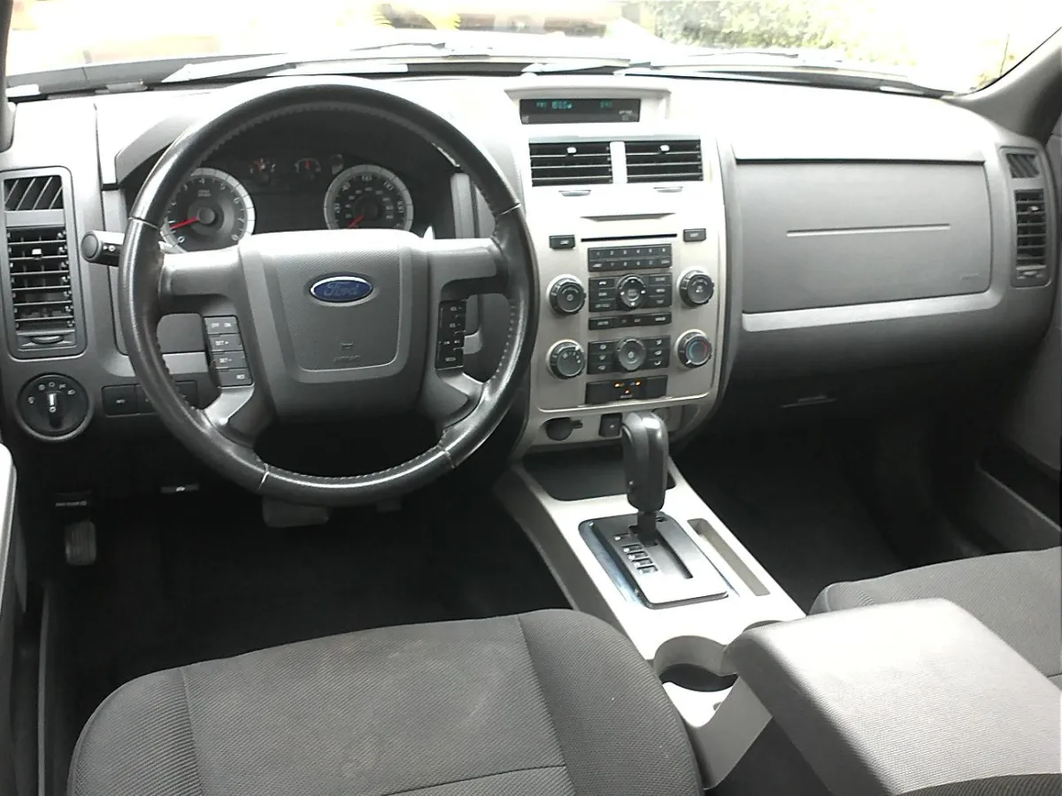 Tokunbo 2009 Ford Escape XLT - Image 6