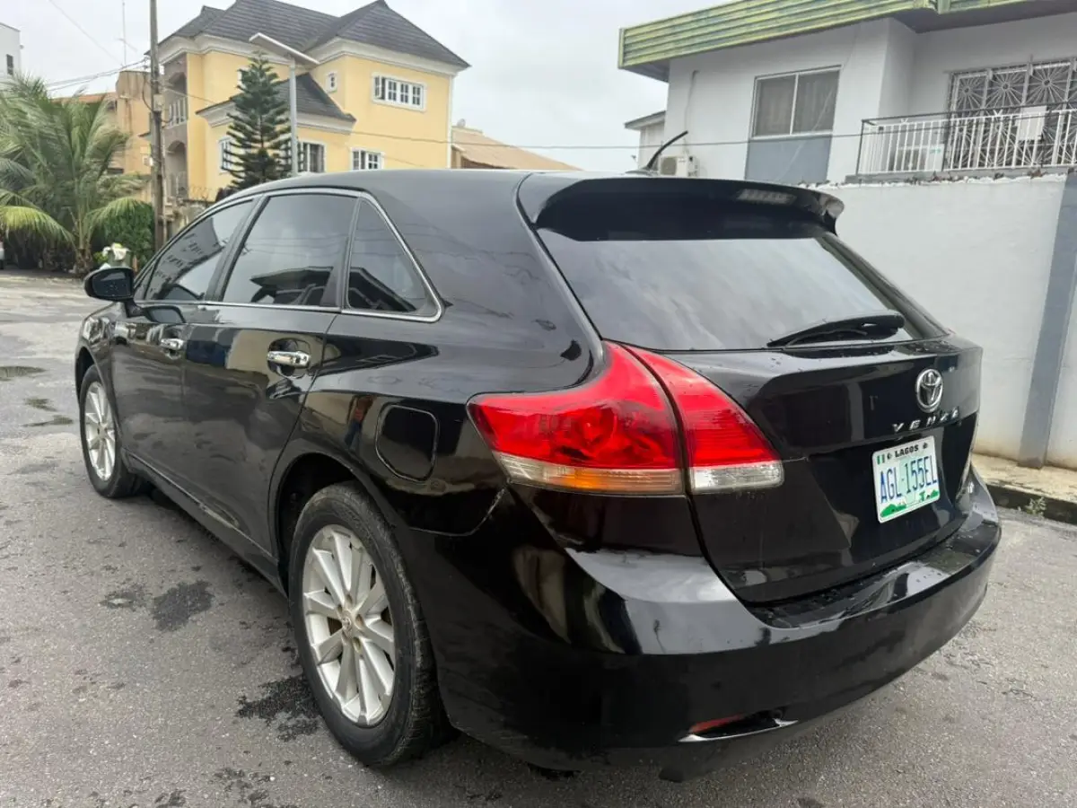Toyota Venza - Image 10
