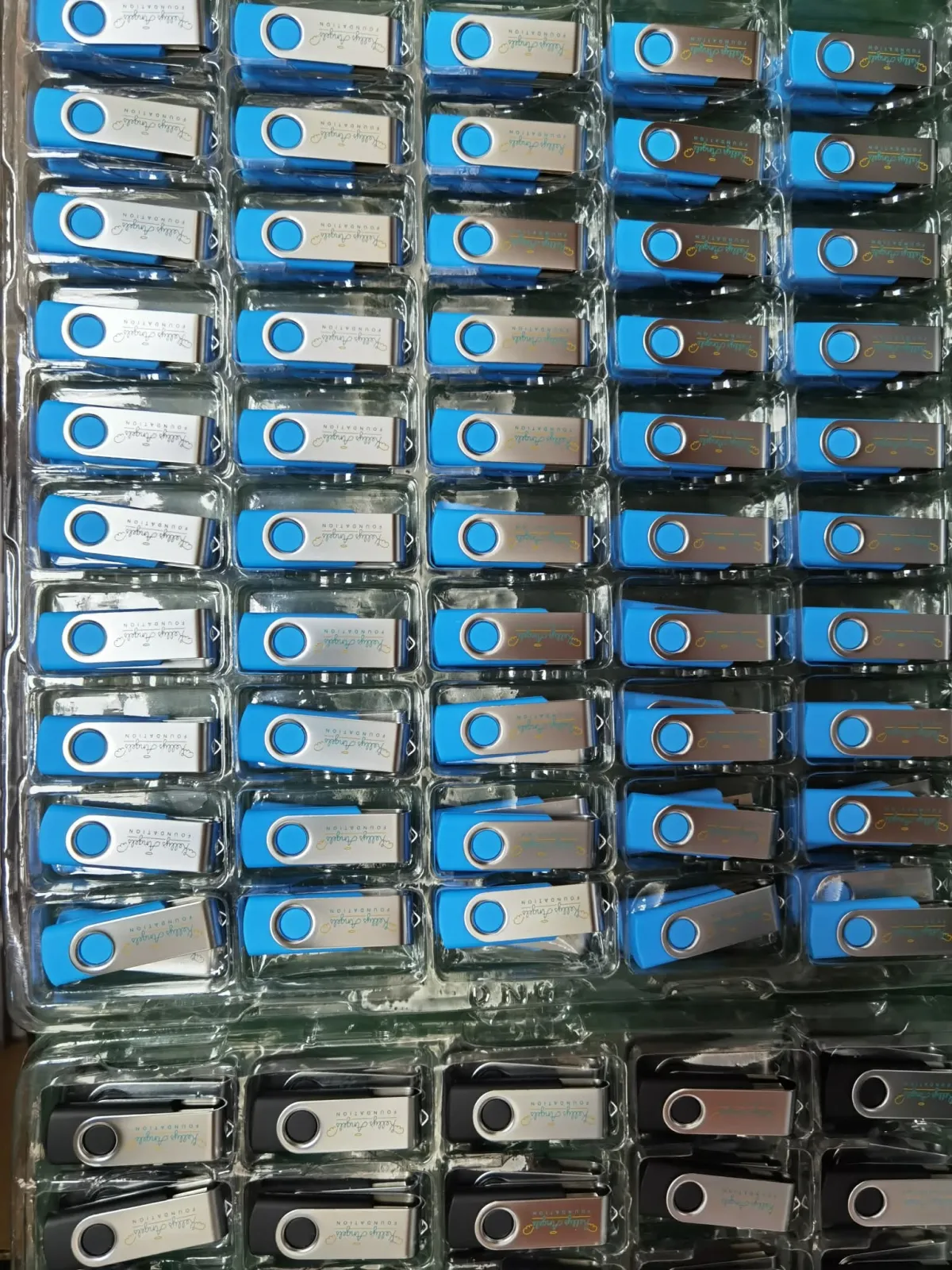 Flash drive in Benin - Image 3