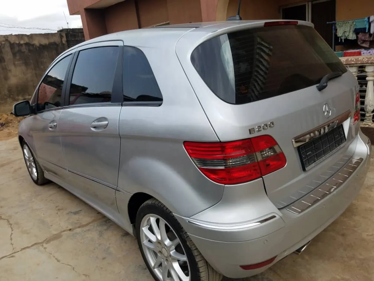 Toks 2010 Mercedes Benz B200 - Image 2