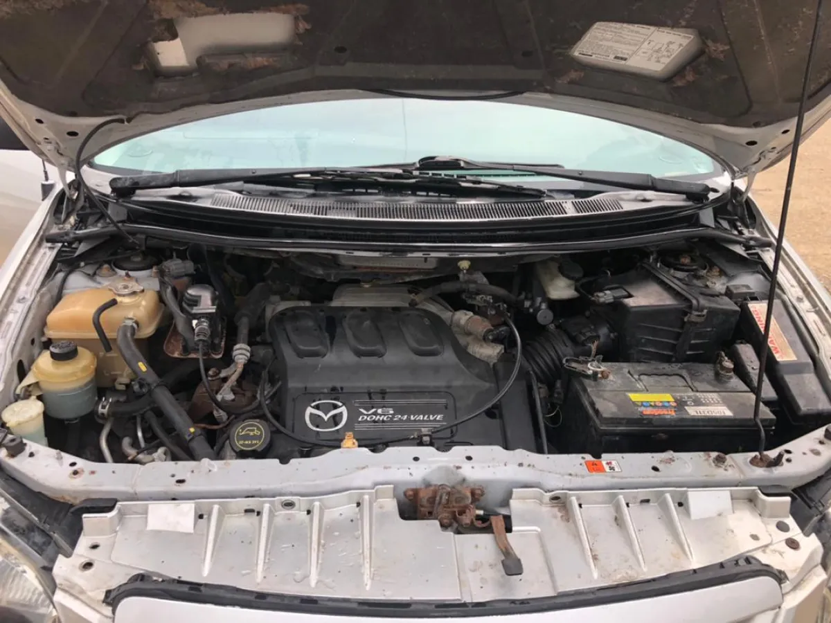 2004 Mazda MPV - Image 2