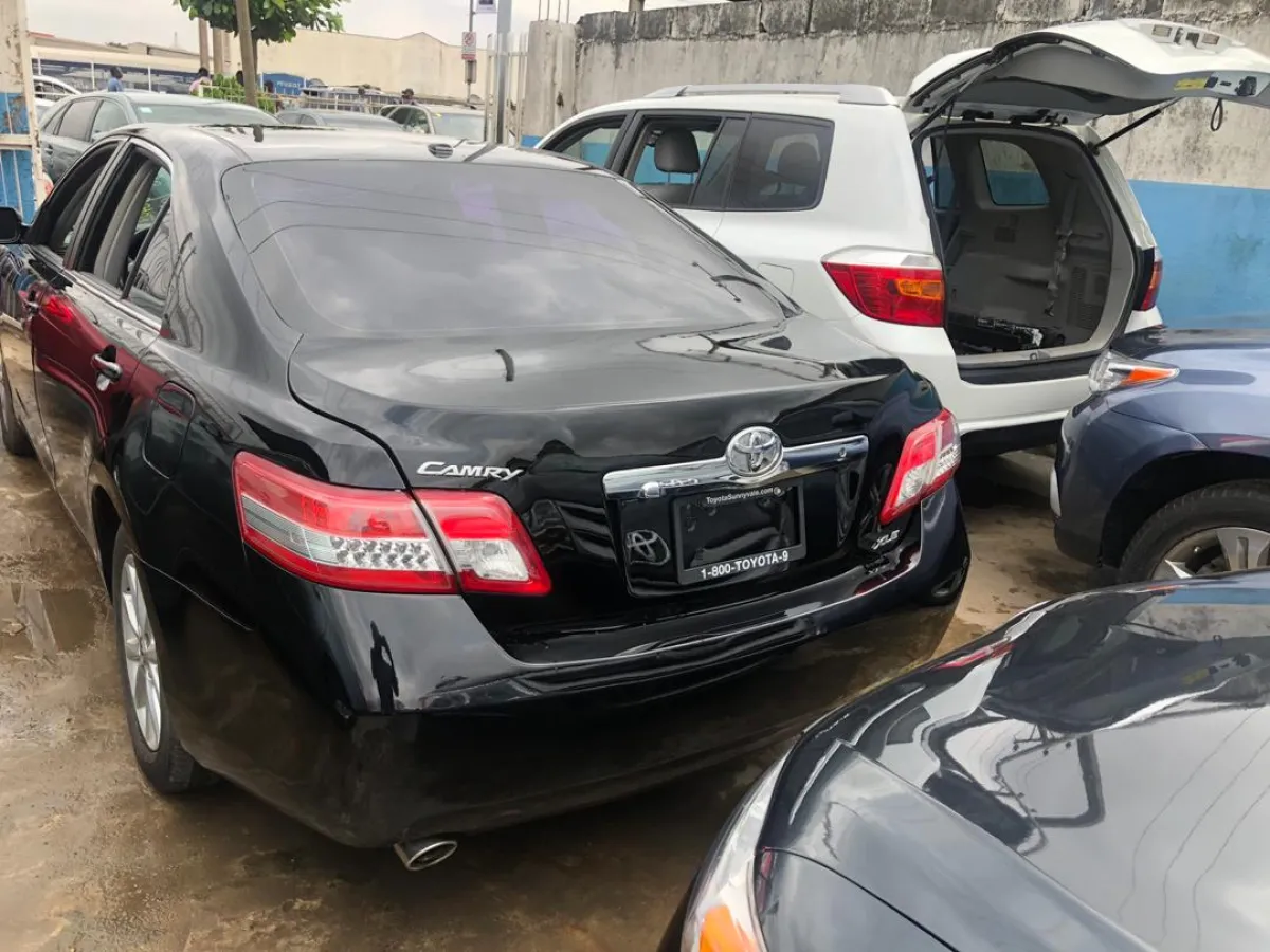 2010 Toyota Camry XLE Fully Loaded Black - Image 1