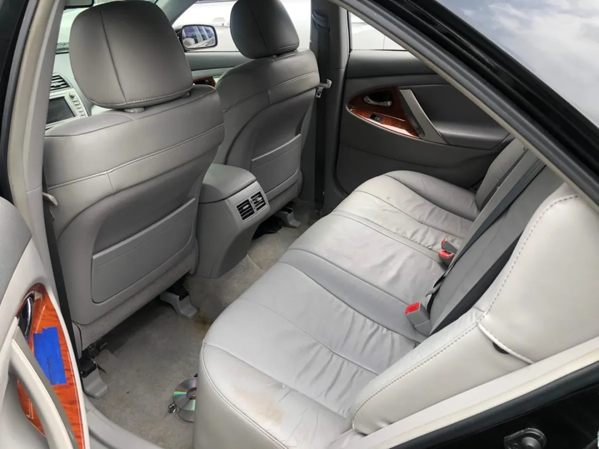 2010 Toyota Camry XLE Fully Loaded Black - Image 2