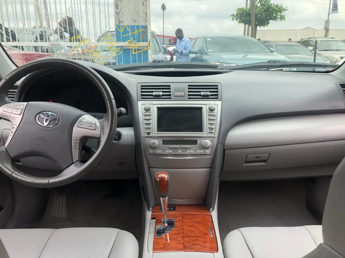 2010 Toyota Camry XLE Fully Loaded Black - Image 3