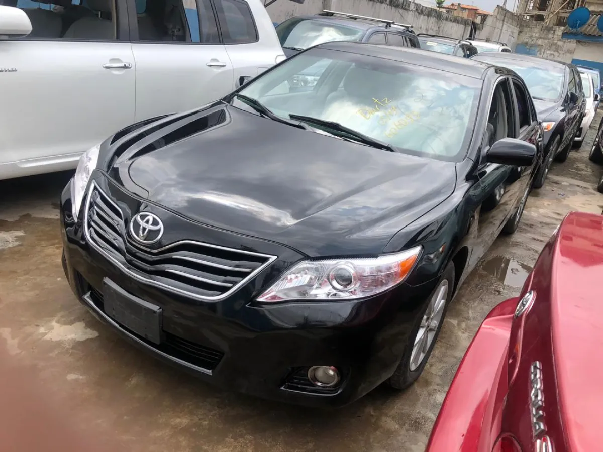 2010 Toyota Camry XLE Fully Loaded Black - Image 4