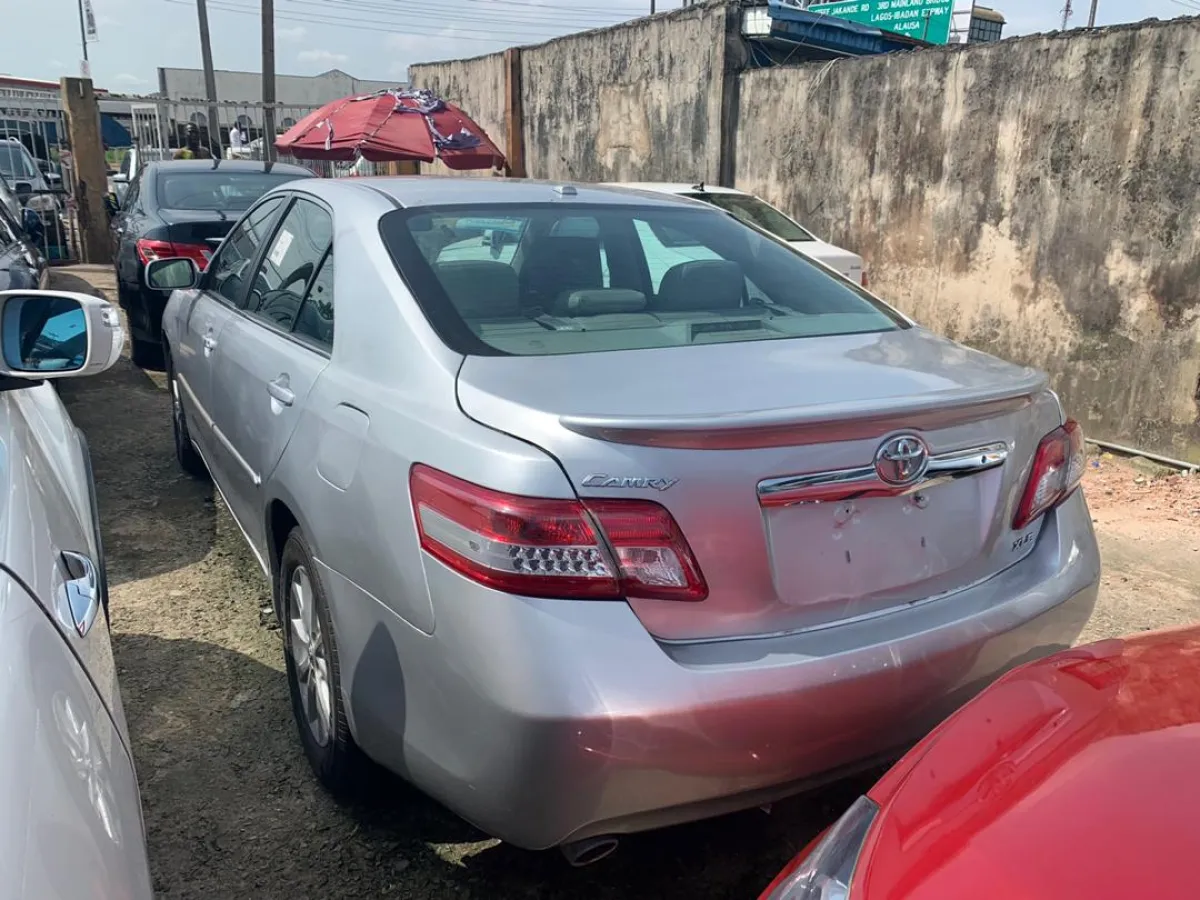 2010 Toyota Camry XLE Fully Loaded - Image 2