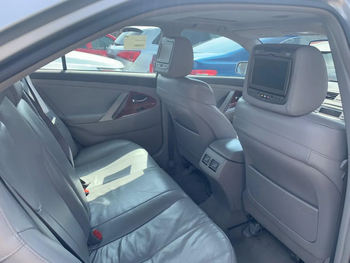 2010 Toyota Camry XLE Fully Loaded - Image 3