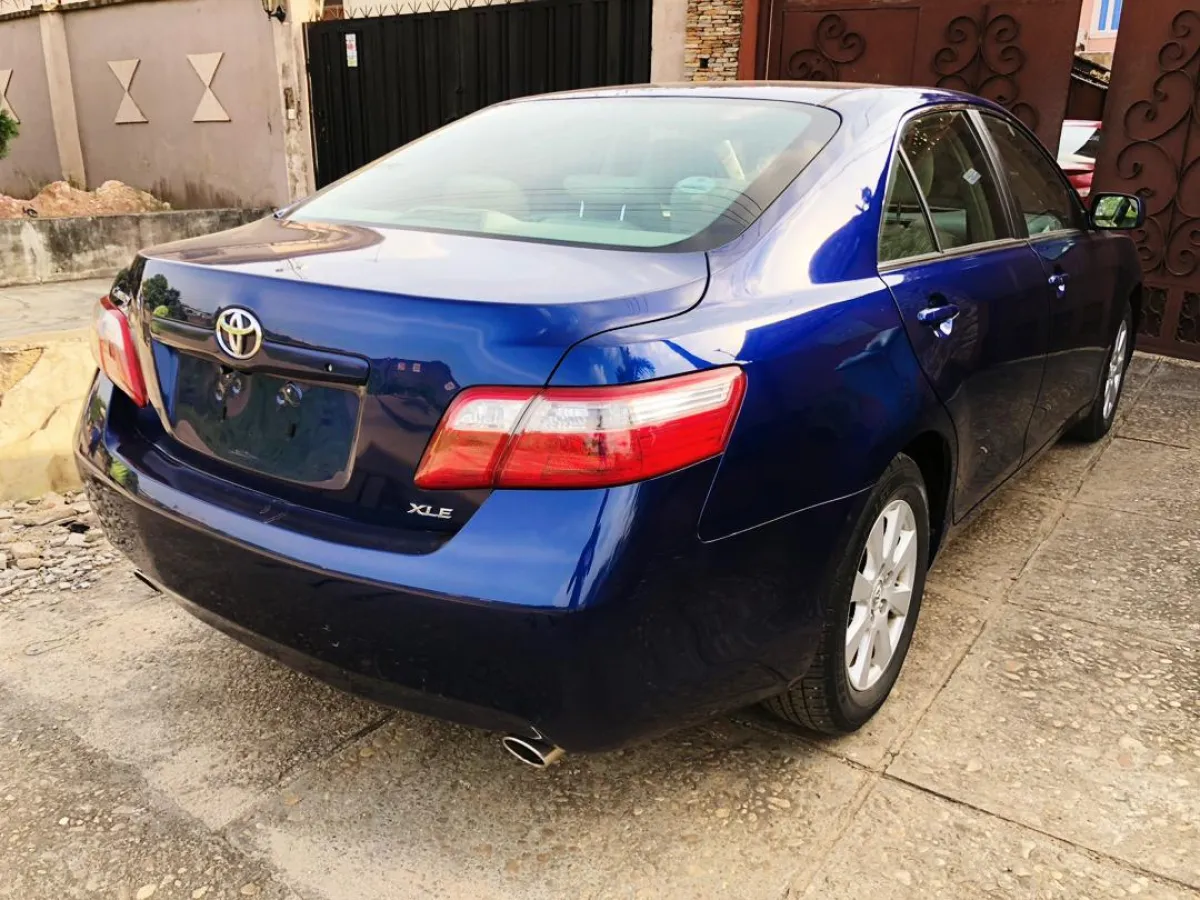 2007 Toyota Camry XLE Thumbstart Available - Image 2