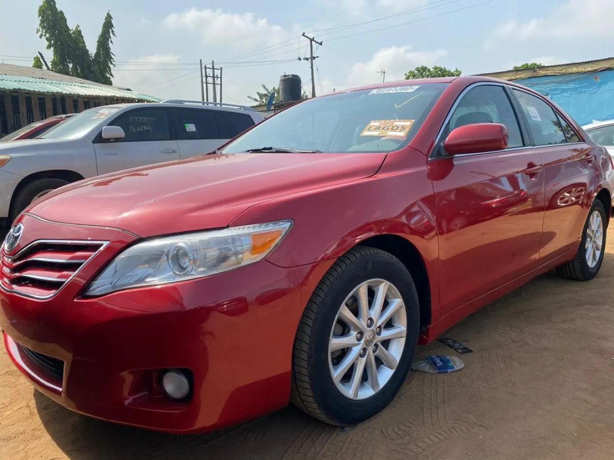 2011 Toyota Camry XLE Sport Edition - Image 2