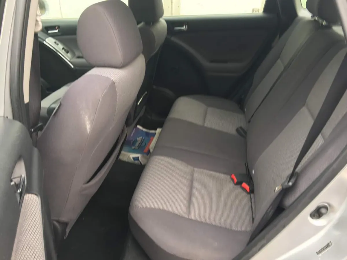 2006 Toyota Matrix - Image 2