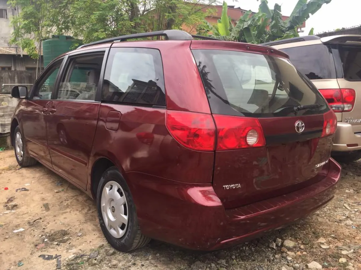 Tokunbo 2006 Toyota Sienna CE Available - Image 4