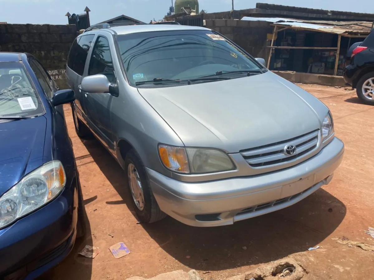 Toyota Sienna 2003 Xle - Image 2