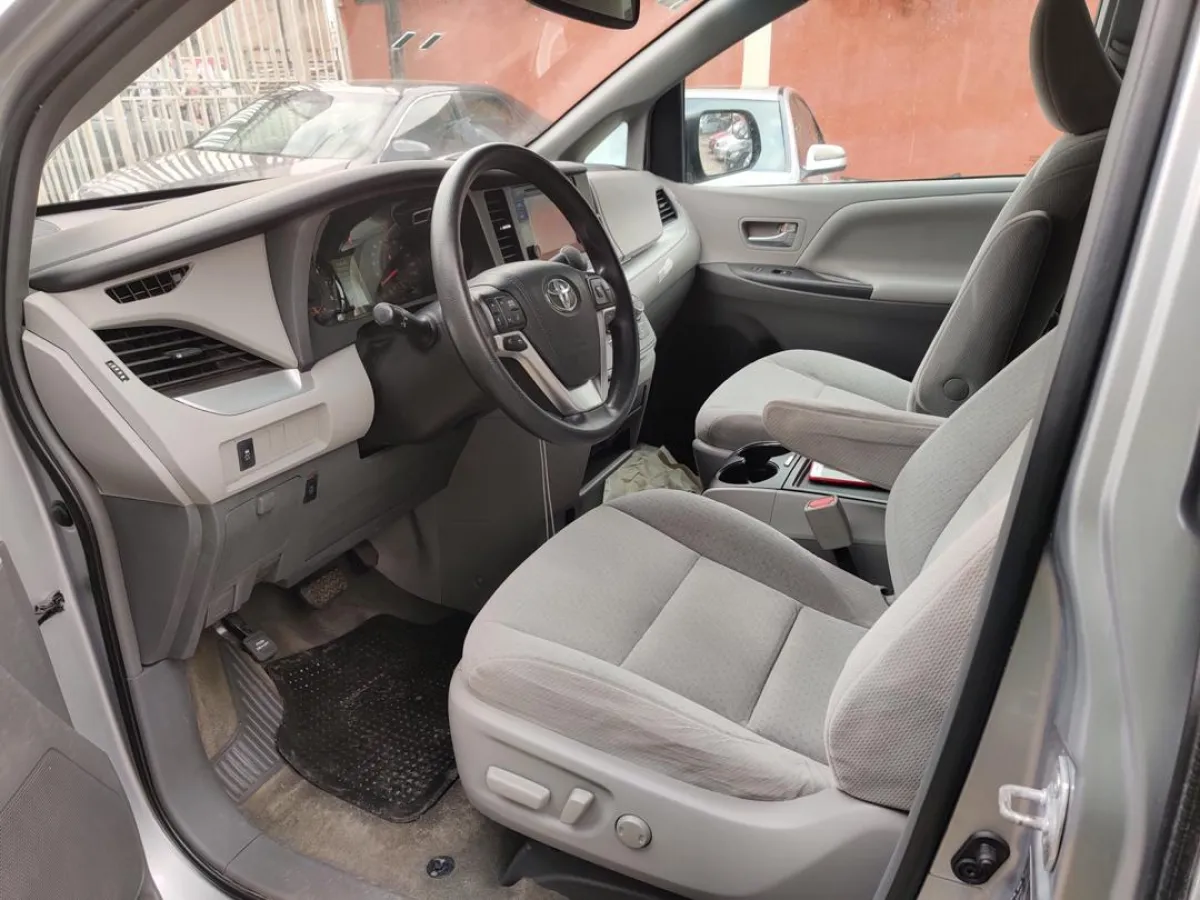 Foreign Used 2015 Sienna Full Options - Image 6