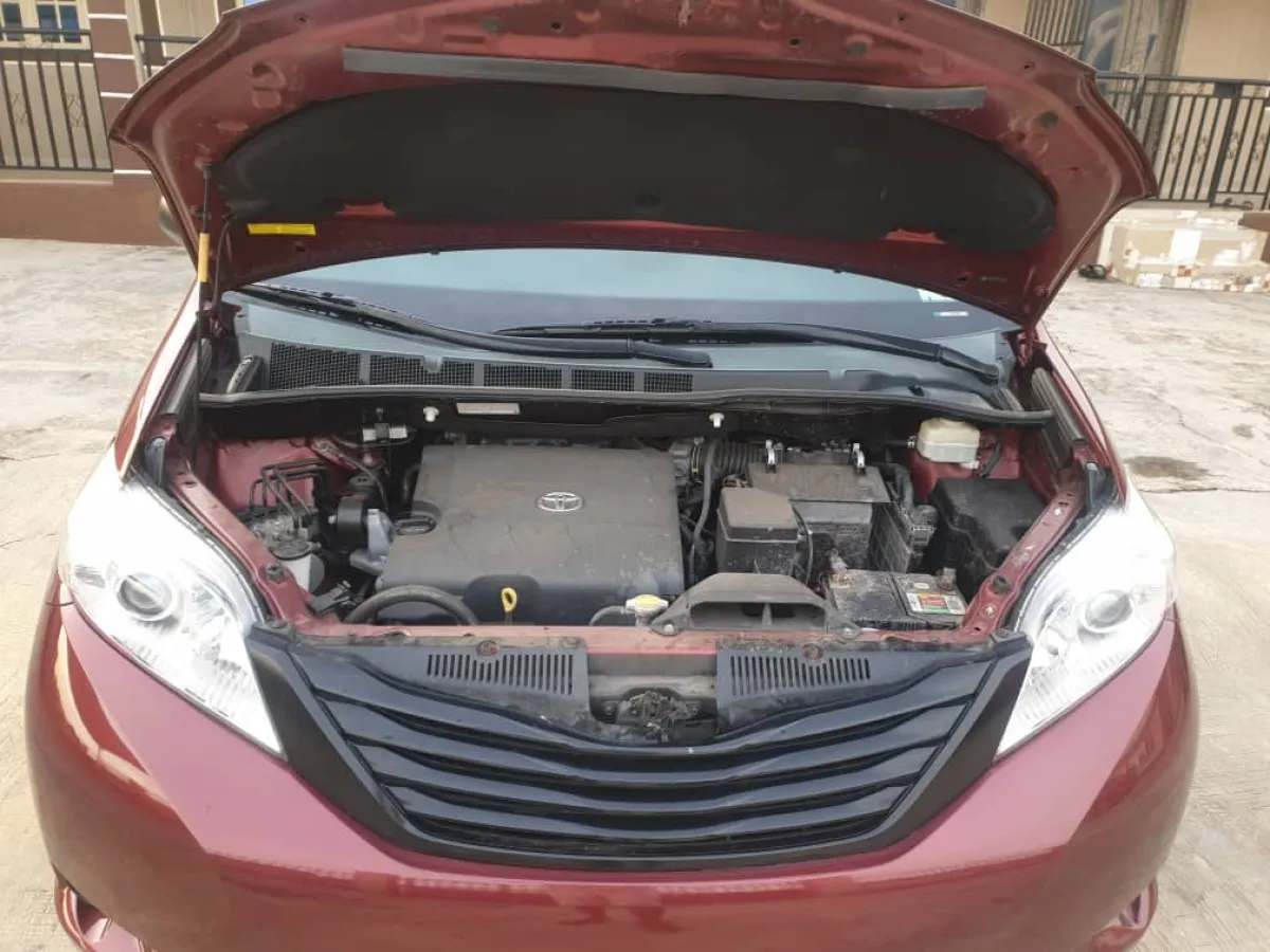Toyota Sienna 2015 New Arrival - Image 2