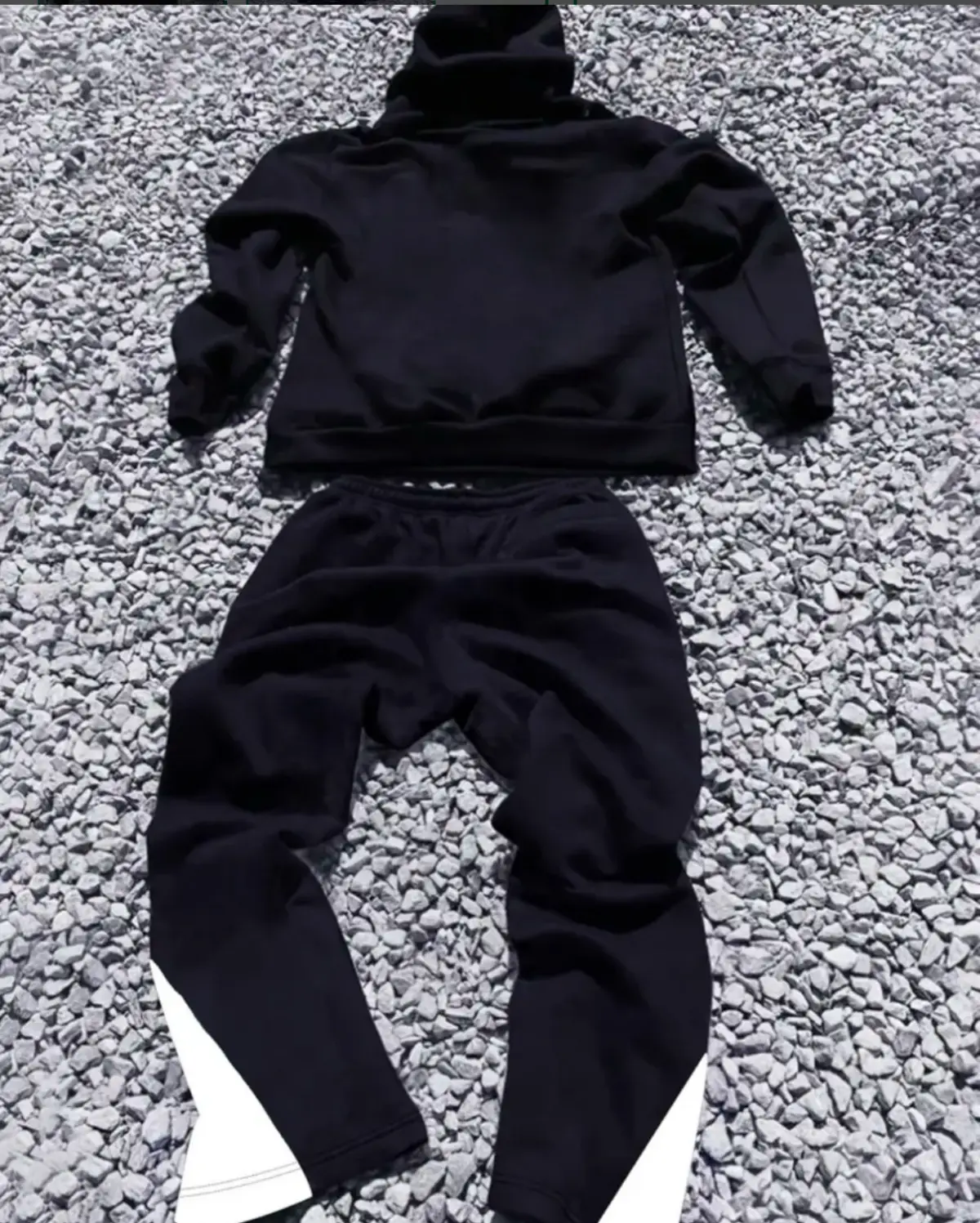 Step into the world of unapologetic street style with this all-black Los Angeles California hoodie and jogger set - Image 2