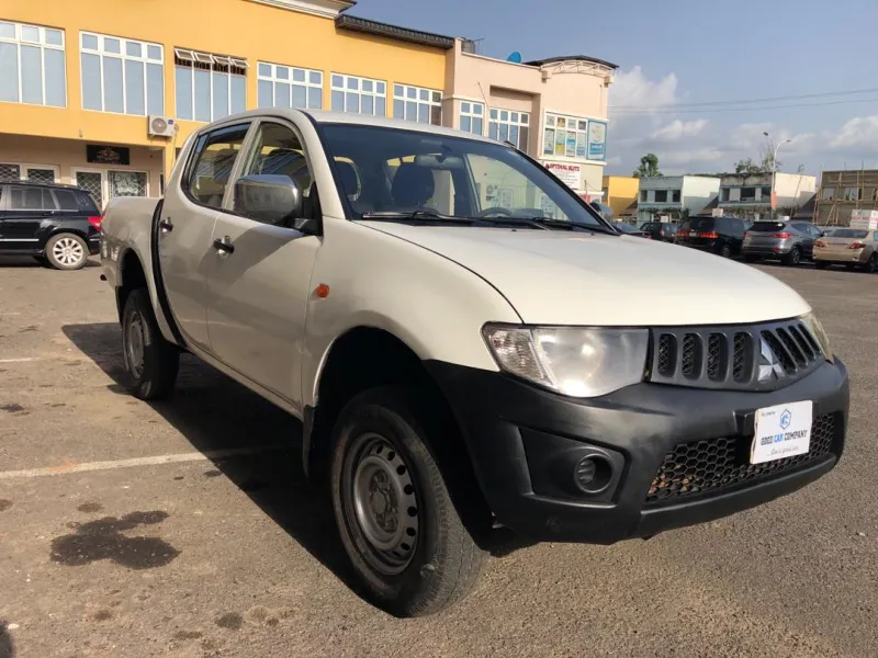Mitsubishi L200 With Auxiliary