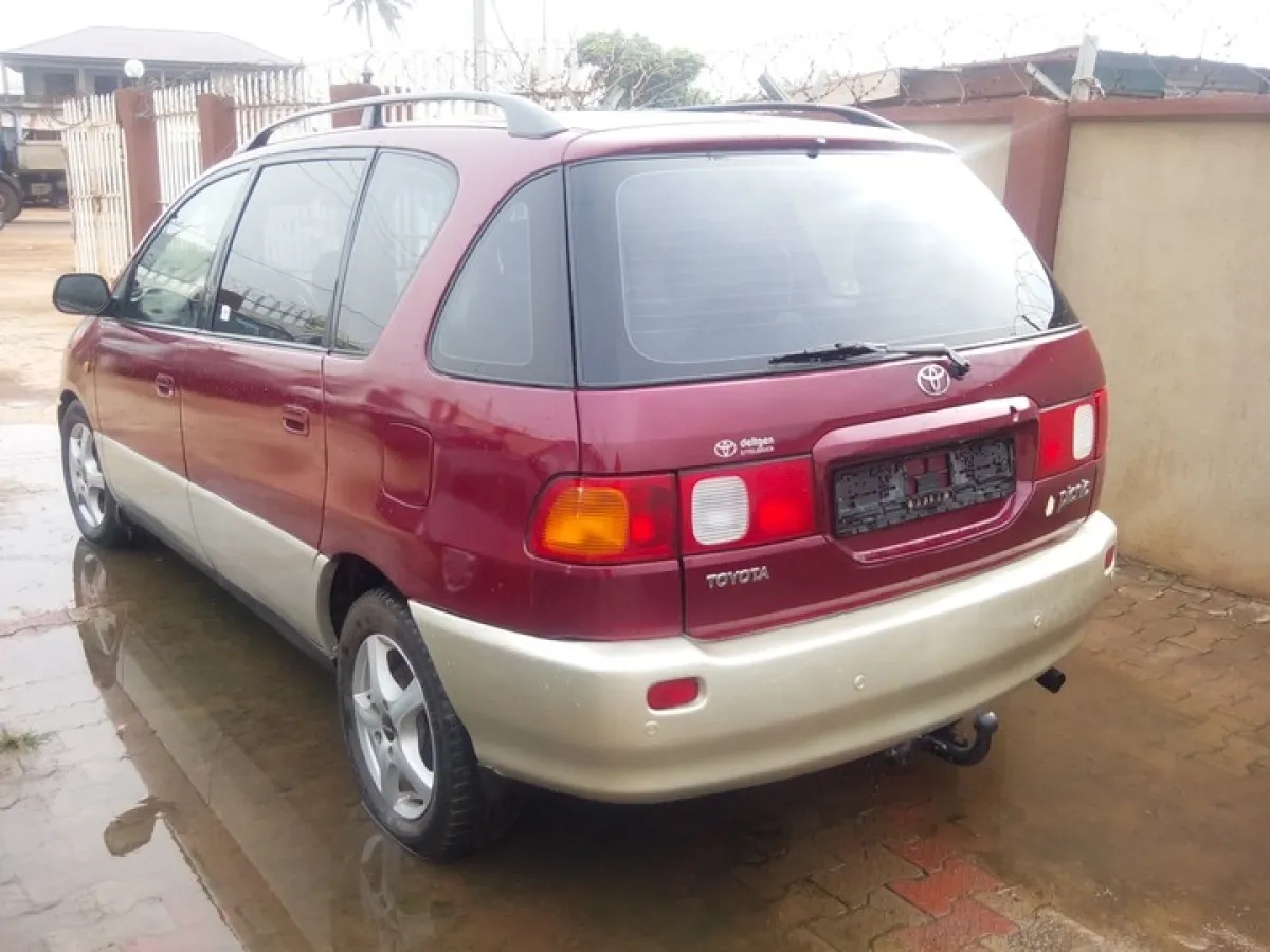 Super Clean Toyota picnic - Image 3