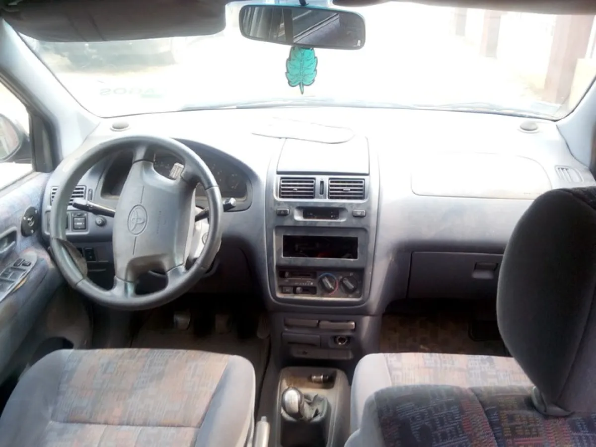 Super Clean Toyota picnic - Image 6