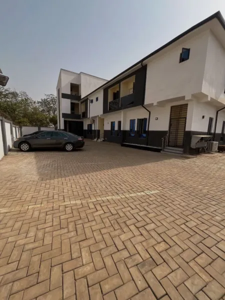 SPACIOUS 3 BEDROOM APARTMENT FOR SALE