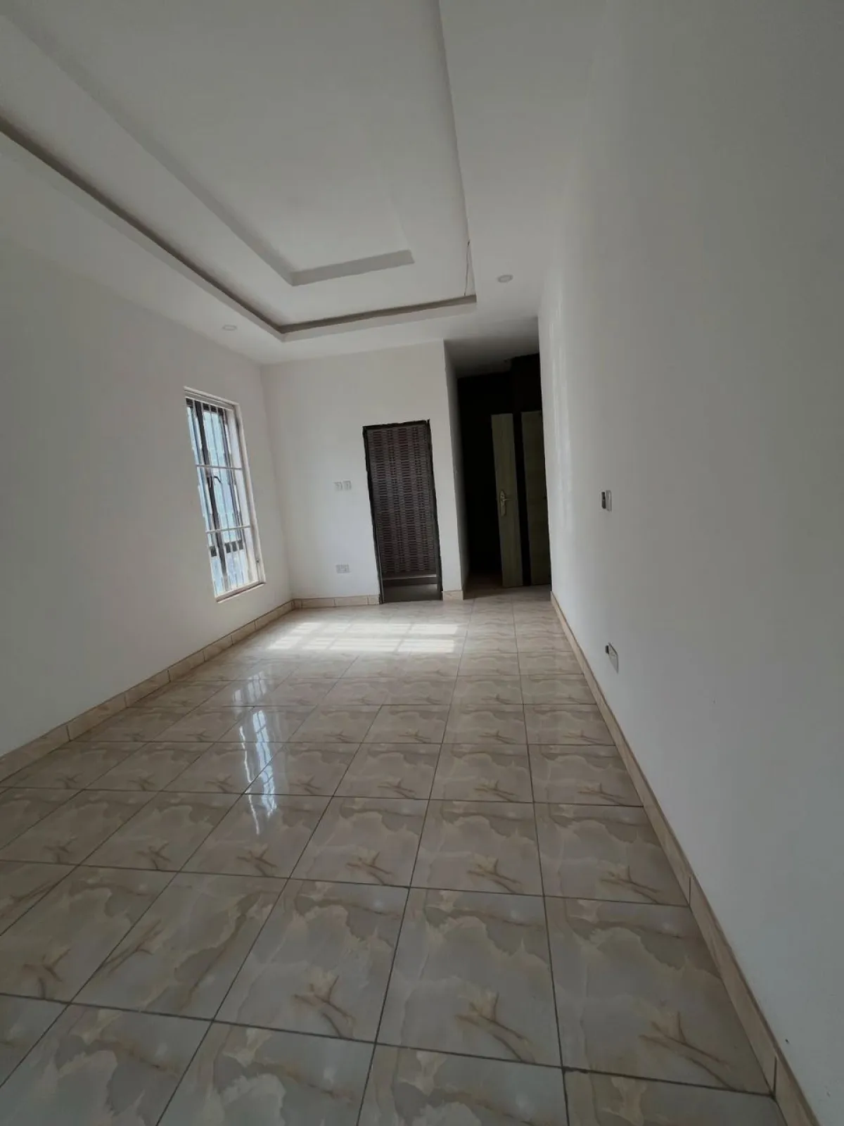 SPACIOUS 3 BEDROOM APARTMENT FOR SALE - Image 2