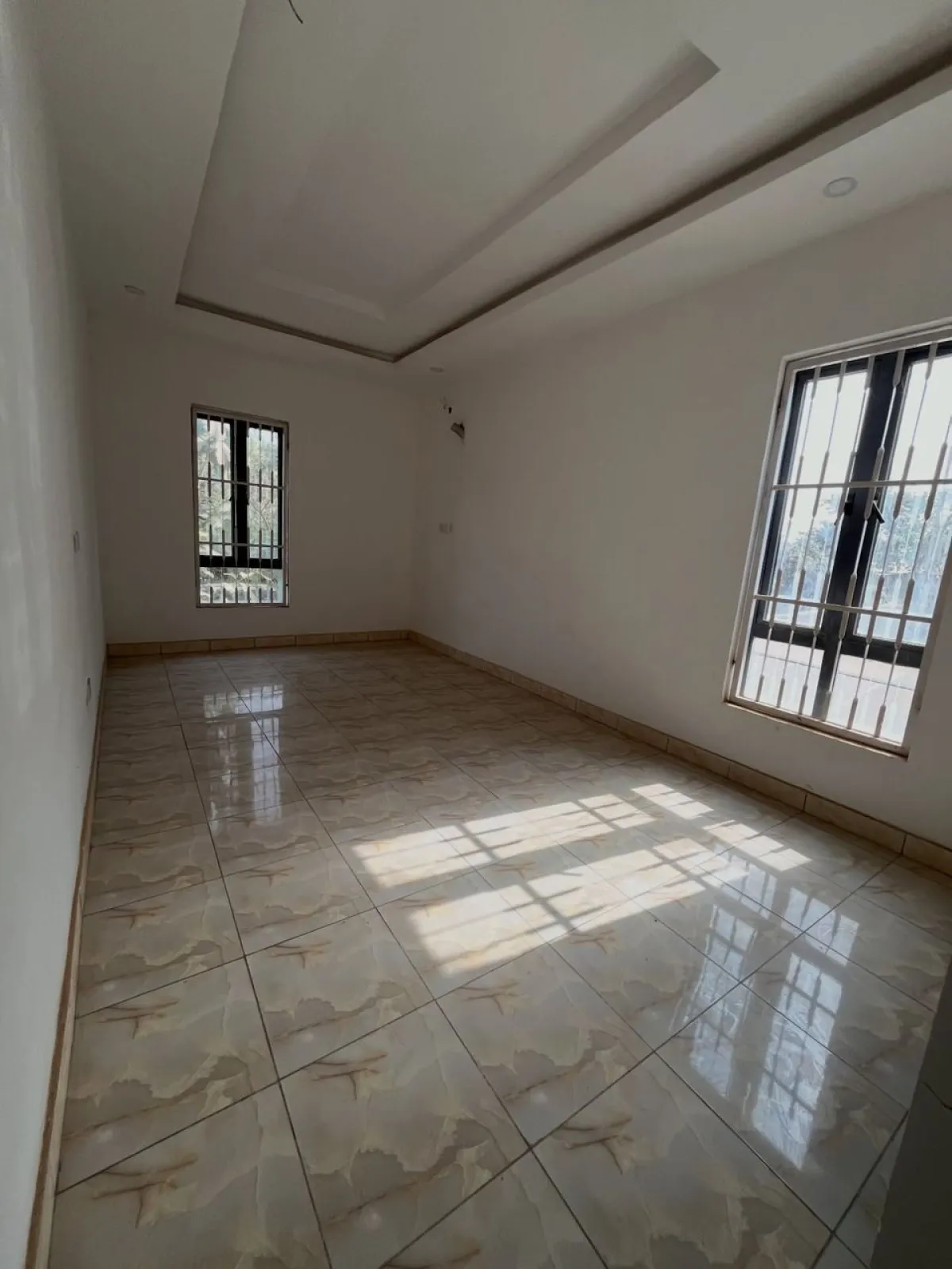 SPACIOUS 3 BEDROOM APARTMENT FOR SALE - Image 3