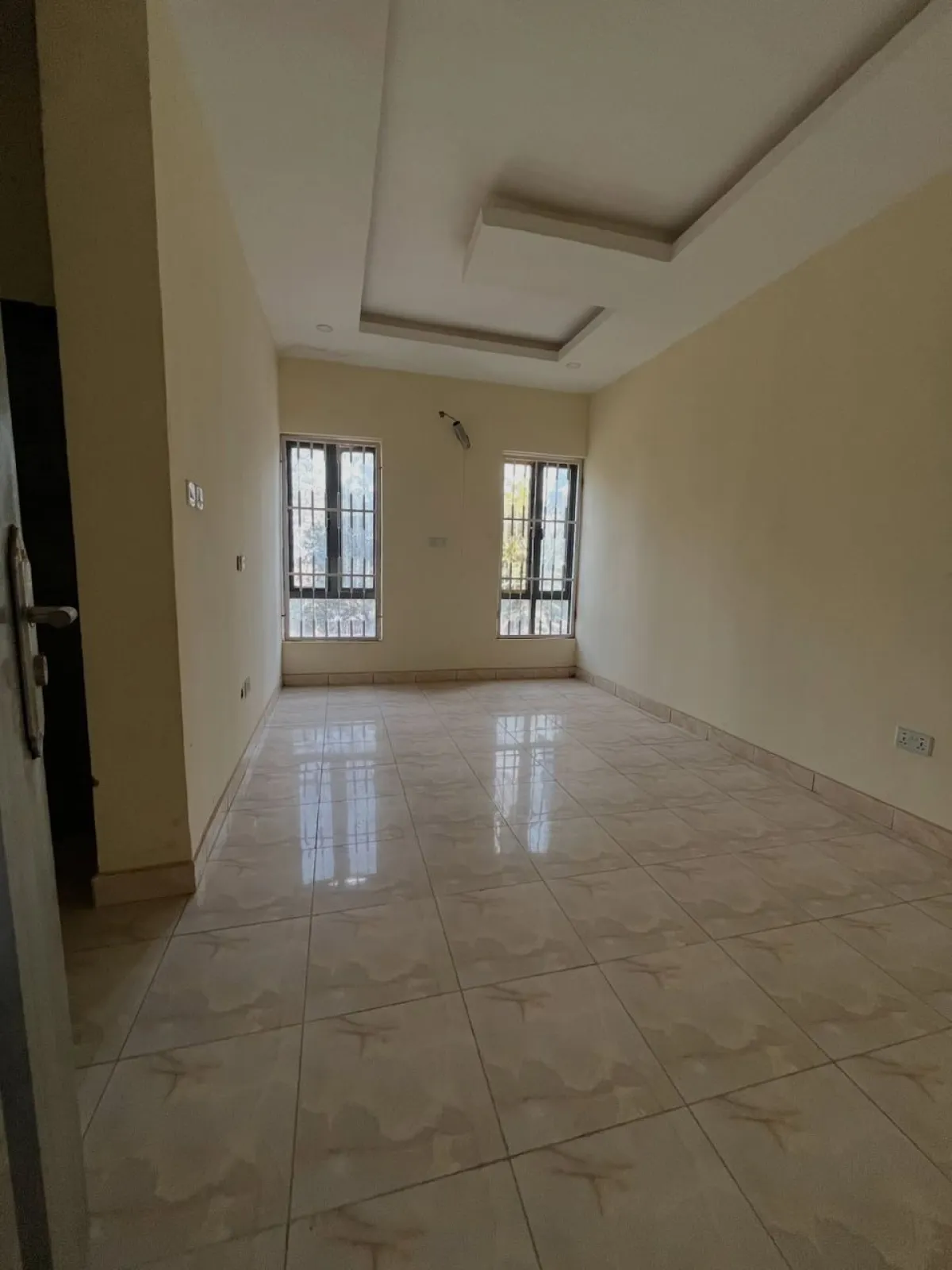 SPACIOUS 3 BEDROOM APARTMENT FOR SALE - Image 5