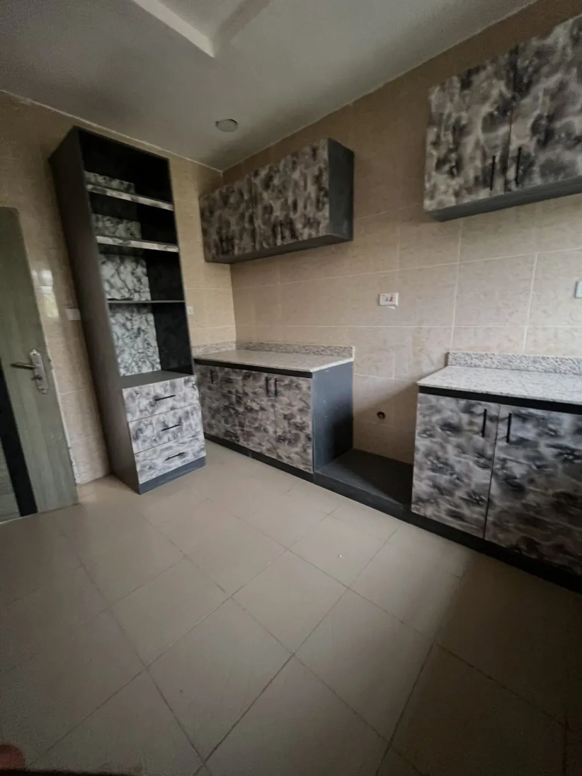 SPACIOUS 3 BEDROOM APARTMENT FOR SALE - Image 6