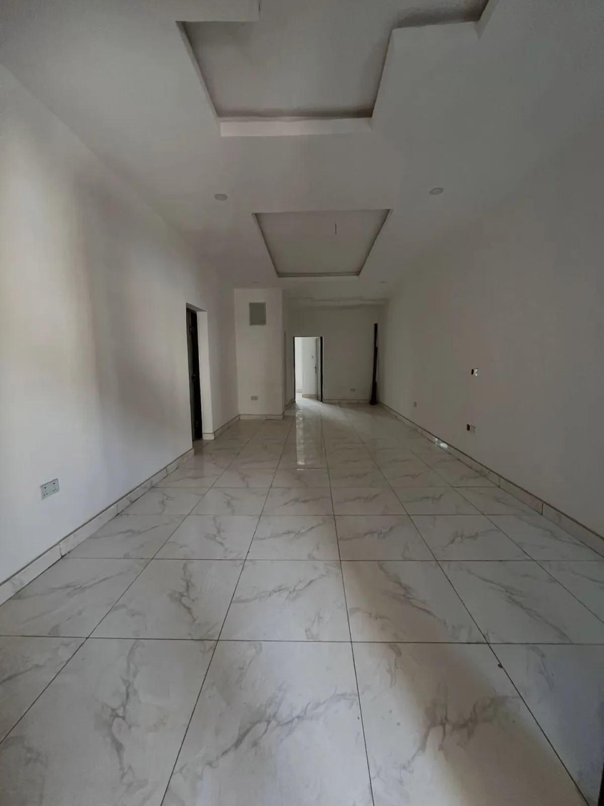 SPACIOUS 3 BEDROOM APARTMENT FOR SALE - Image 10