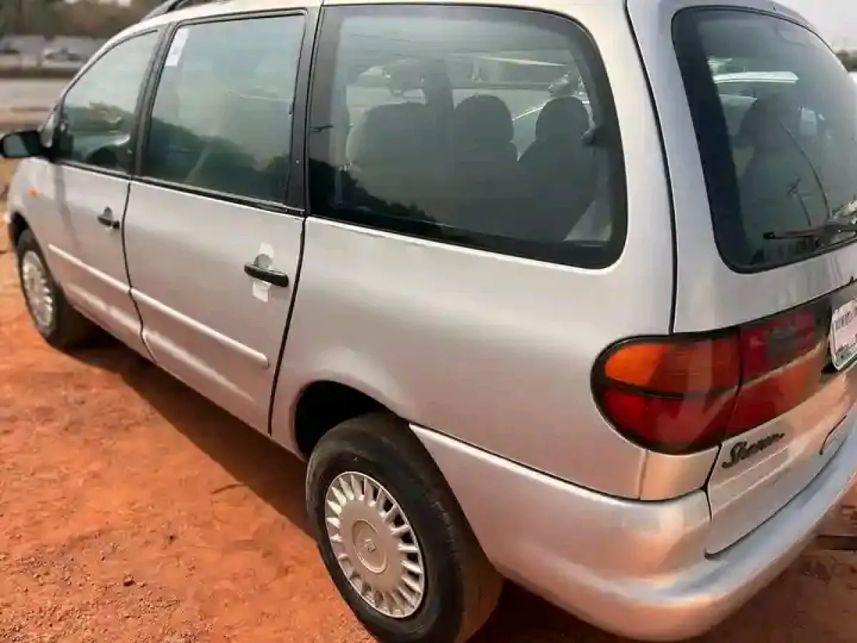 Clean sharp Volkswagen Sharan for sale - Image 7