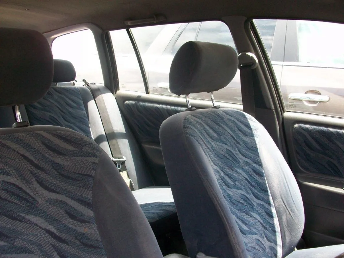 Toyota carina E wagon - Image 2