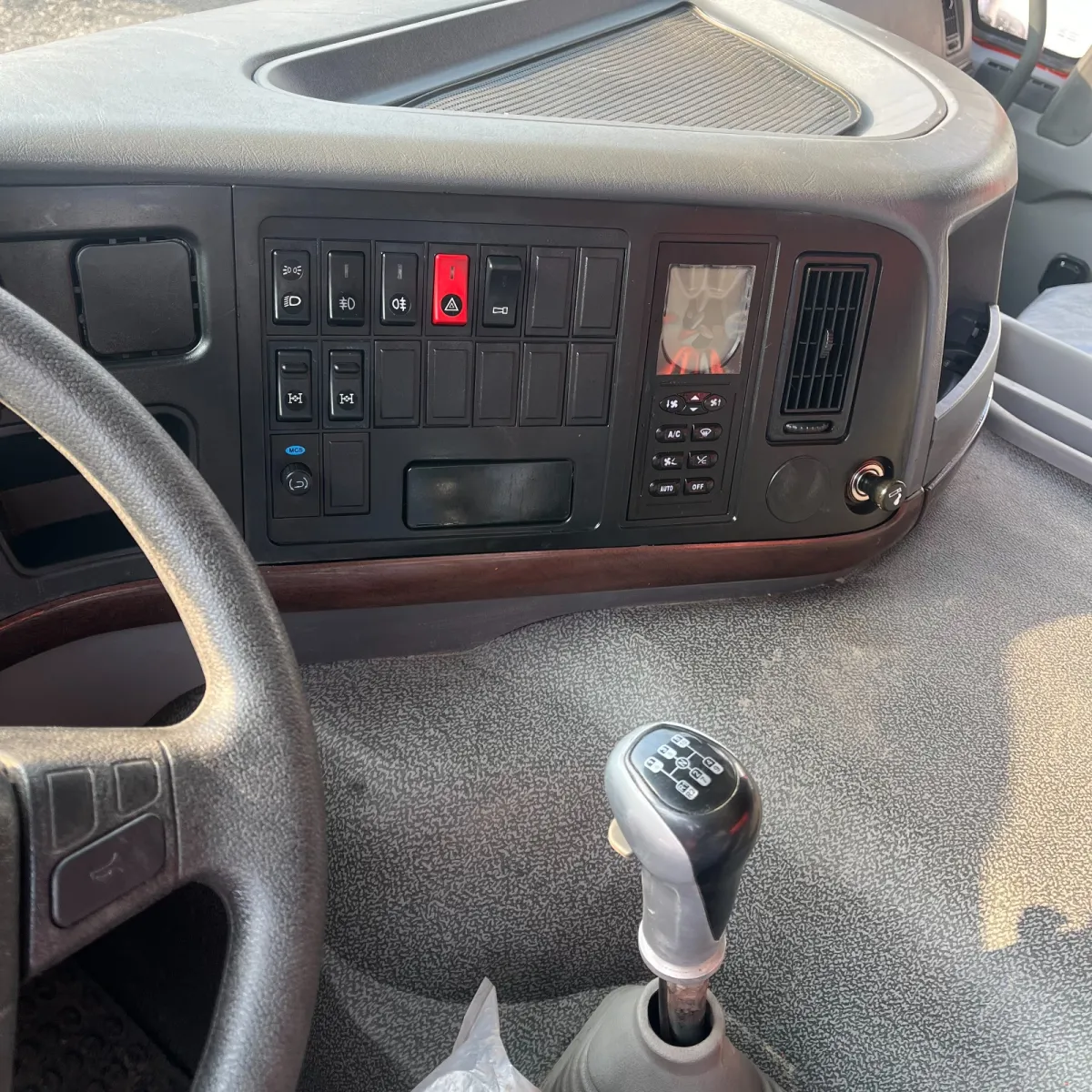 Sinotruck HOWO truck - Image 4