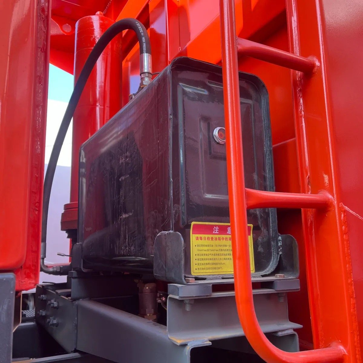 Sinotruck HOWO truck - Image 5