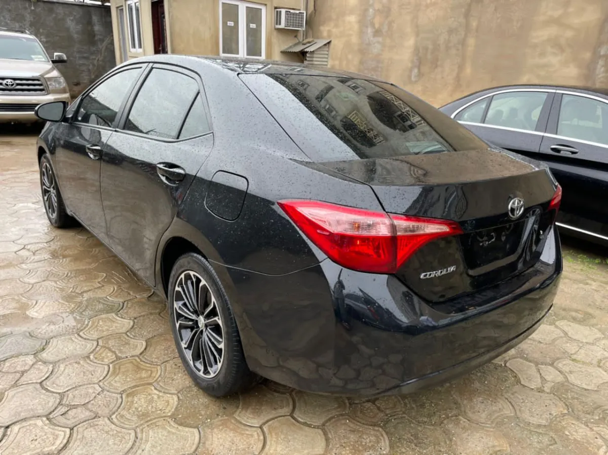 Tokunbo 2018 Toyota Corolla LE - Image 3