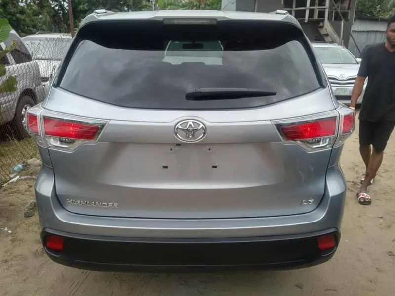 Foreign 2015 Toyota Highlander LE