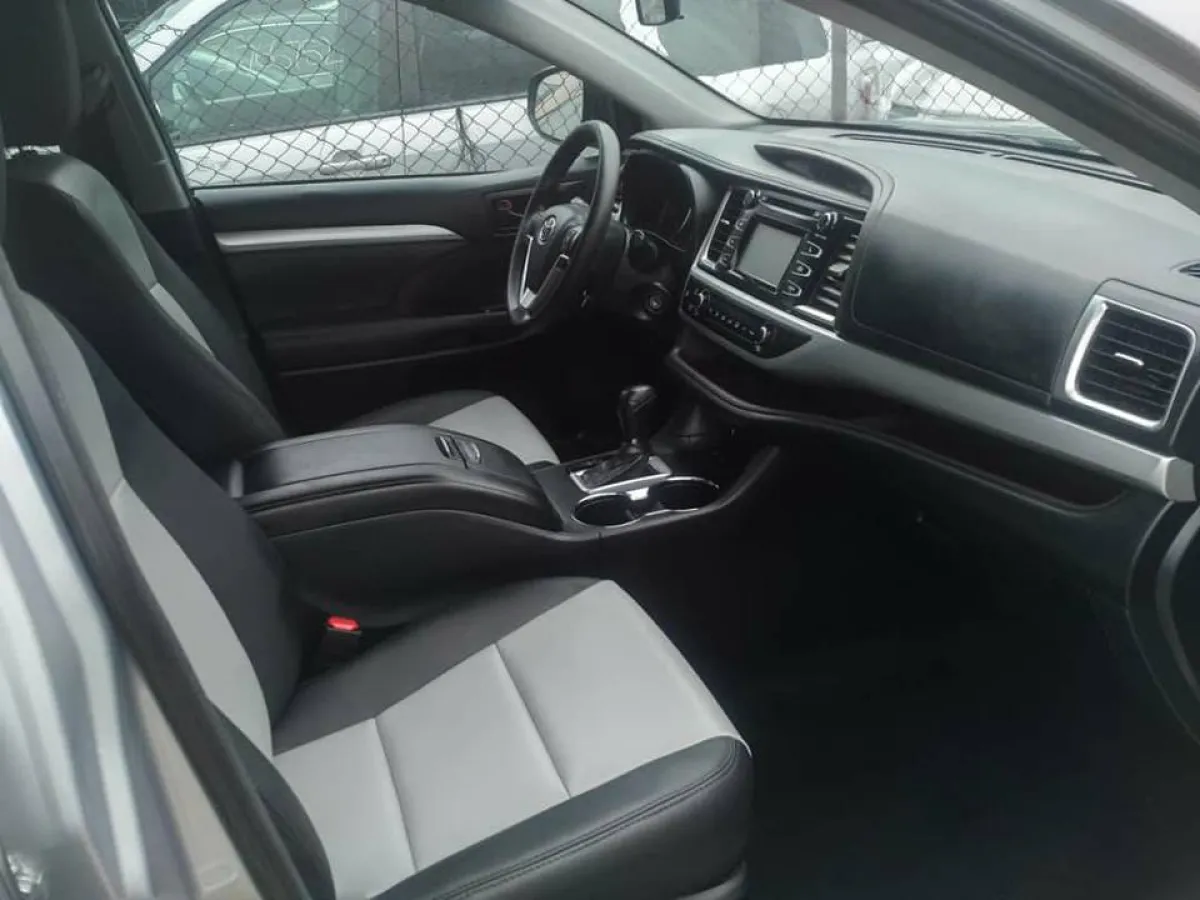 Foreign 2015 Toyota Highlander LE - Image 2