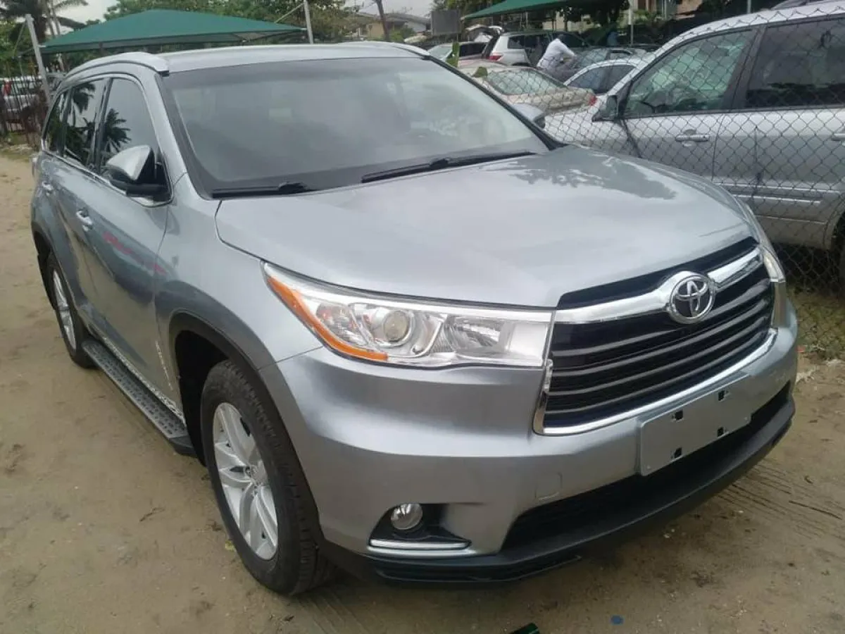 Foreign 2015 Toyota Highlander LE - Image 4